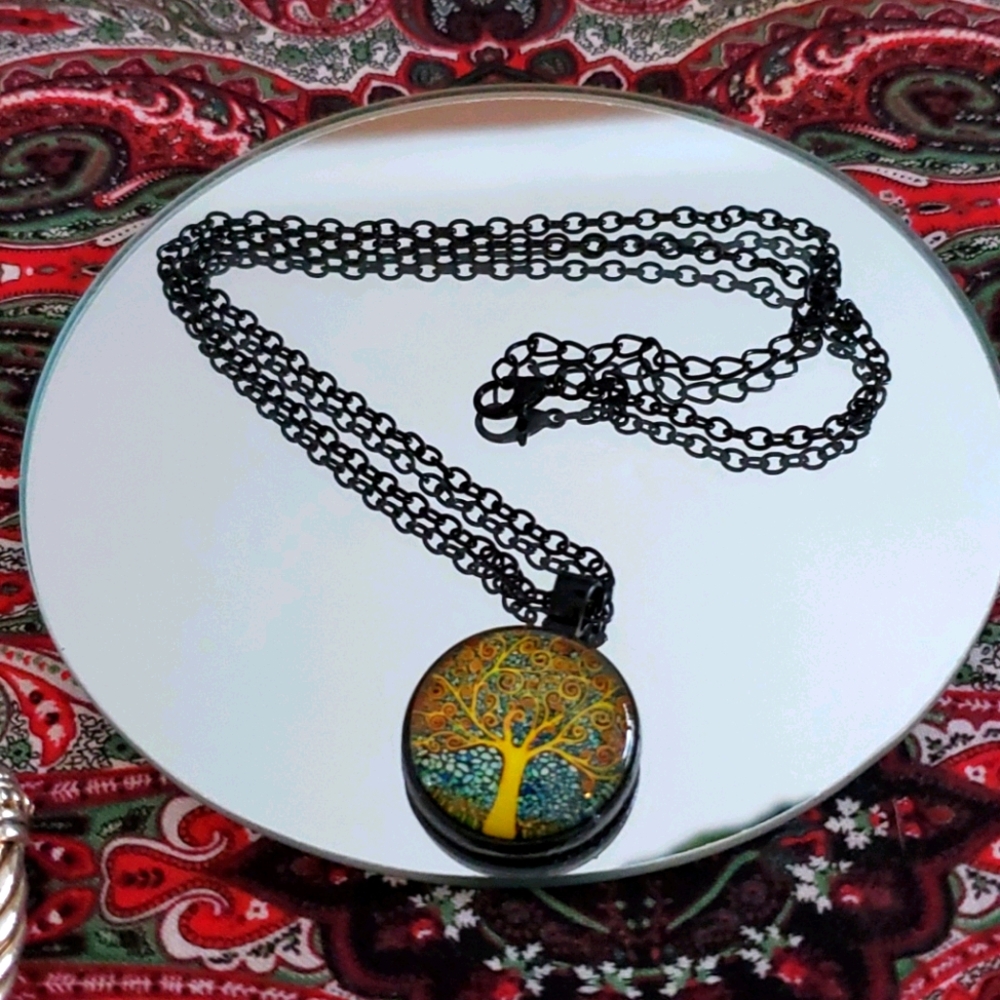 NWOT tree of life necklace